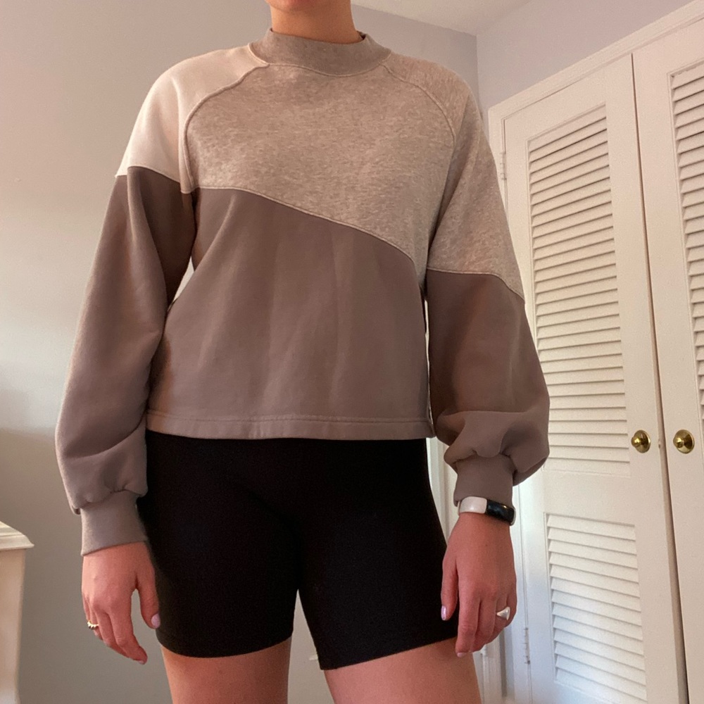 Abercrombie and Fitch crew neck sweatshirt in neutral tones — brown, grey, white - Picture 4 of 5
